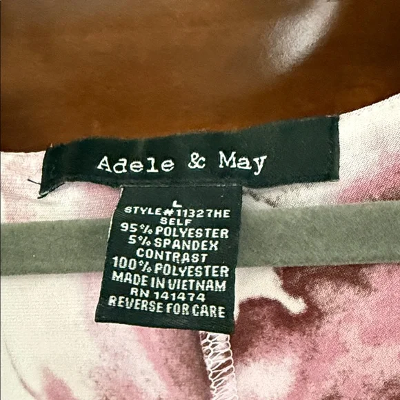 Elegant Floral Blouse in Pink and Burgundy - Picture 2 of 4